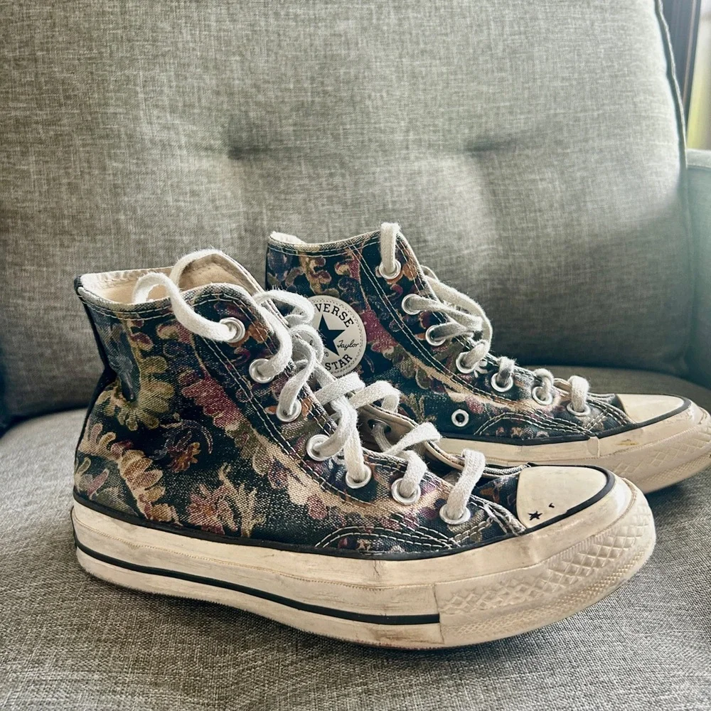 Chuck Taylor Black High Fall Floral High Top Sneakers Size 4.5
